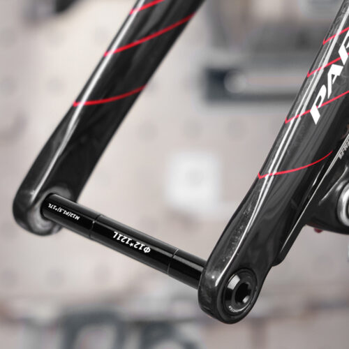 CATAZER thru axle installed on mountain bike front fork – secure and clean